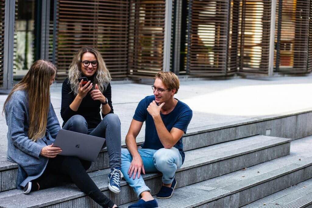 étudiants en révision